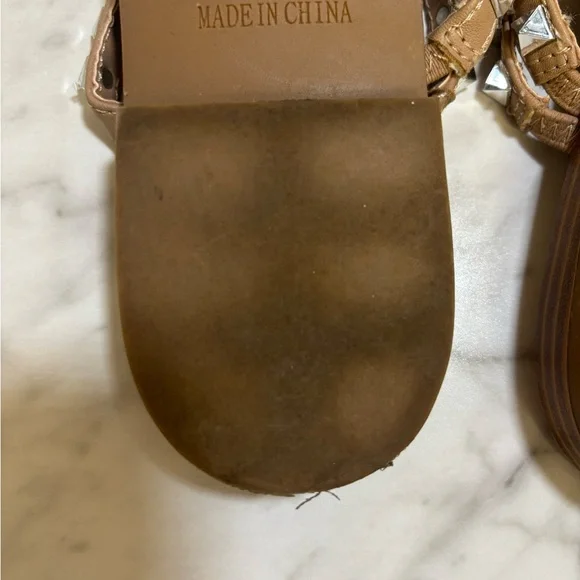 Steve Madden Skyler Tan Studden Sandals 8 WORN ONCE - Picture 8 of 14